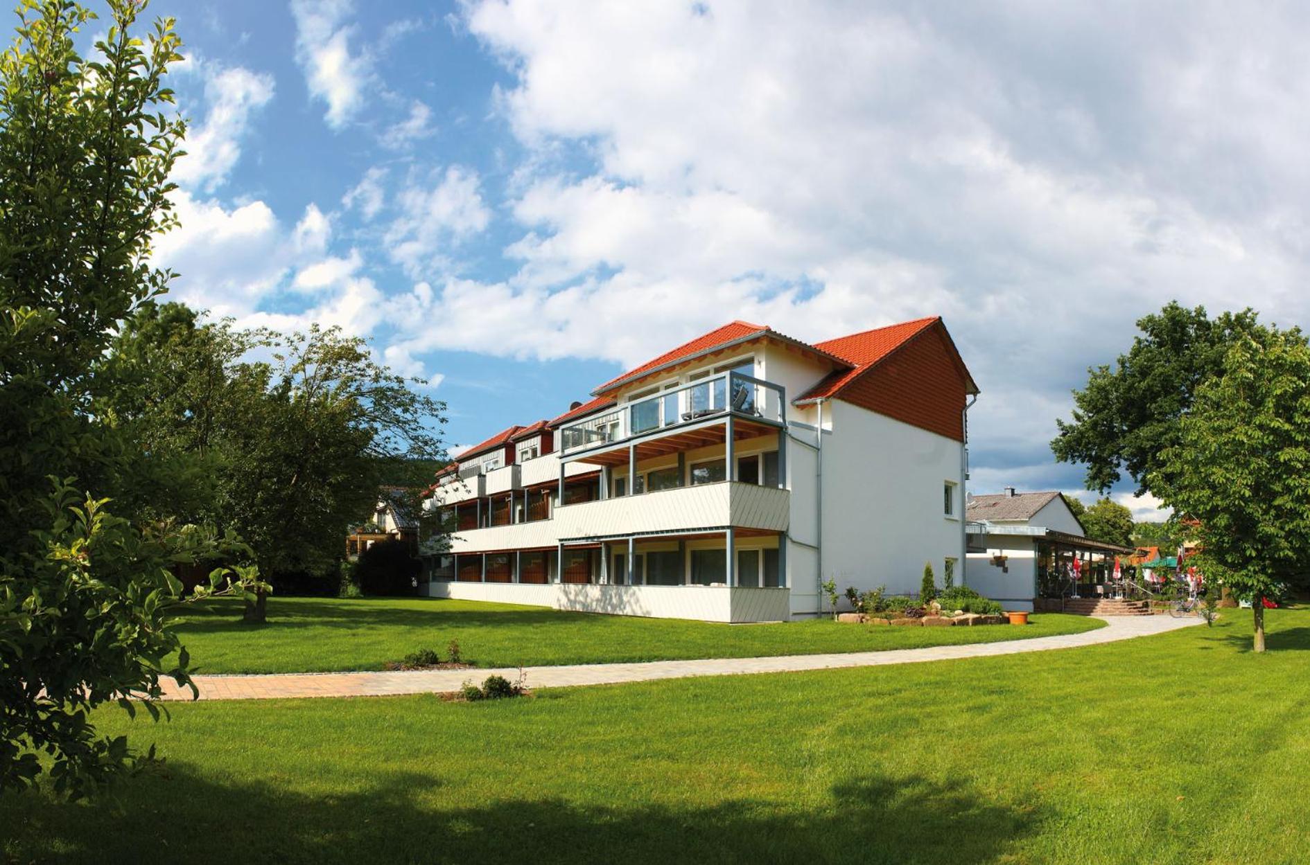 Hotel & Restaurant Kronenhof Am Weser-Radweg Oberweser Bagian luar foto