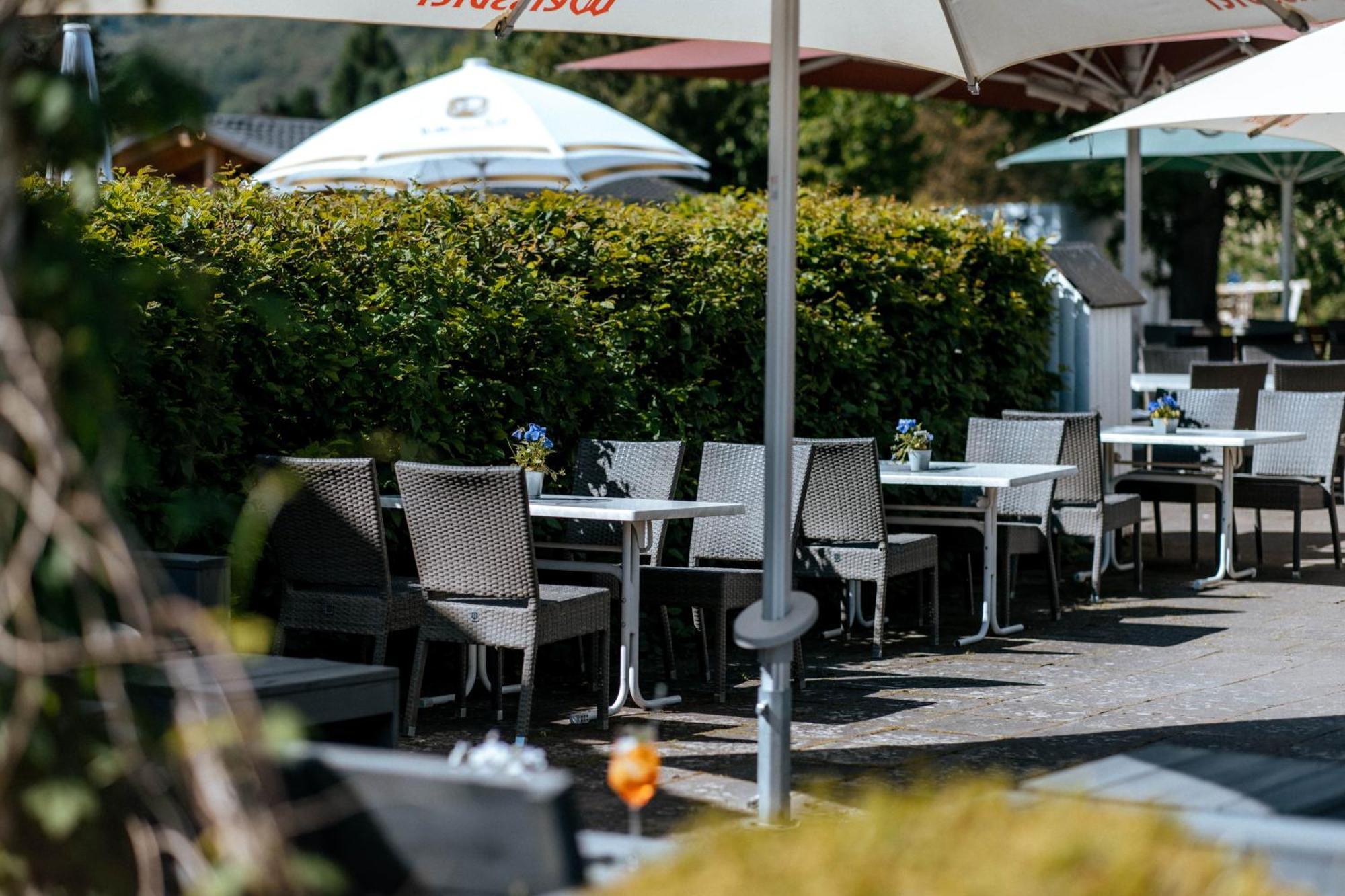 Hotel & Restaurant Kronenhof Am Weser-Radweg Oberweser Bagian luar foto